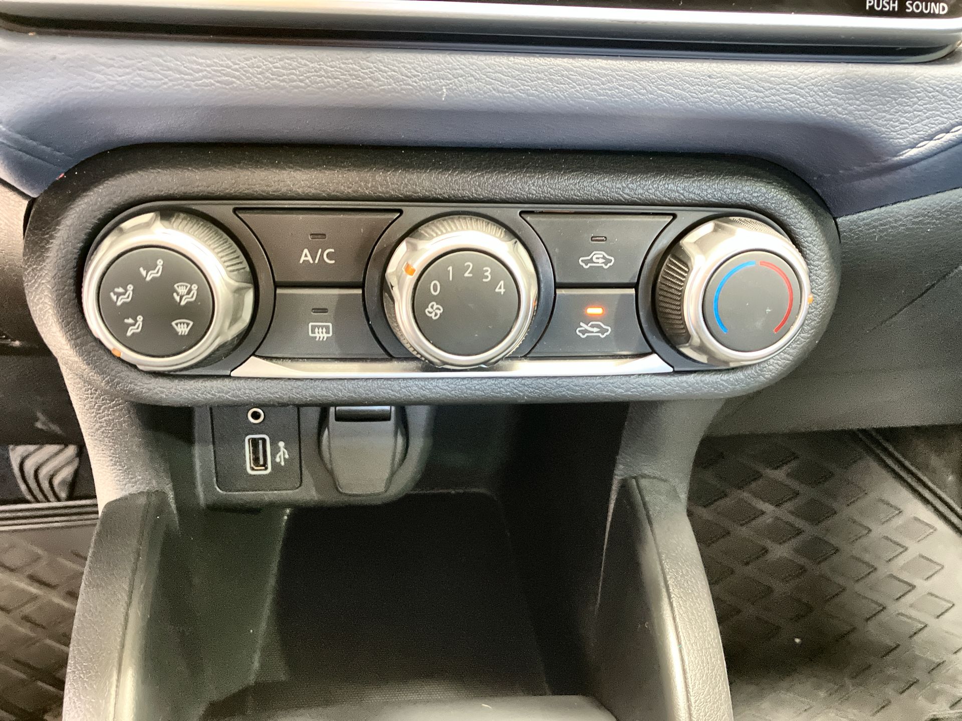 2023 Nissan VERSA ADVANCE MT 23