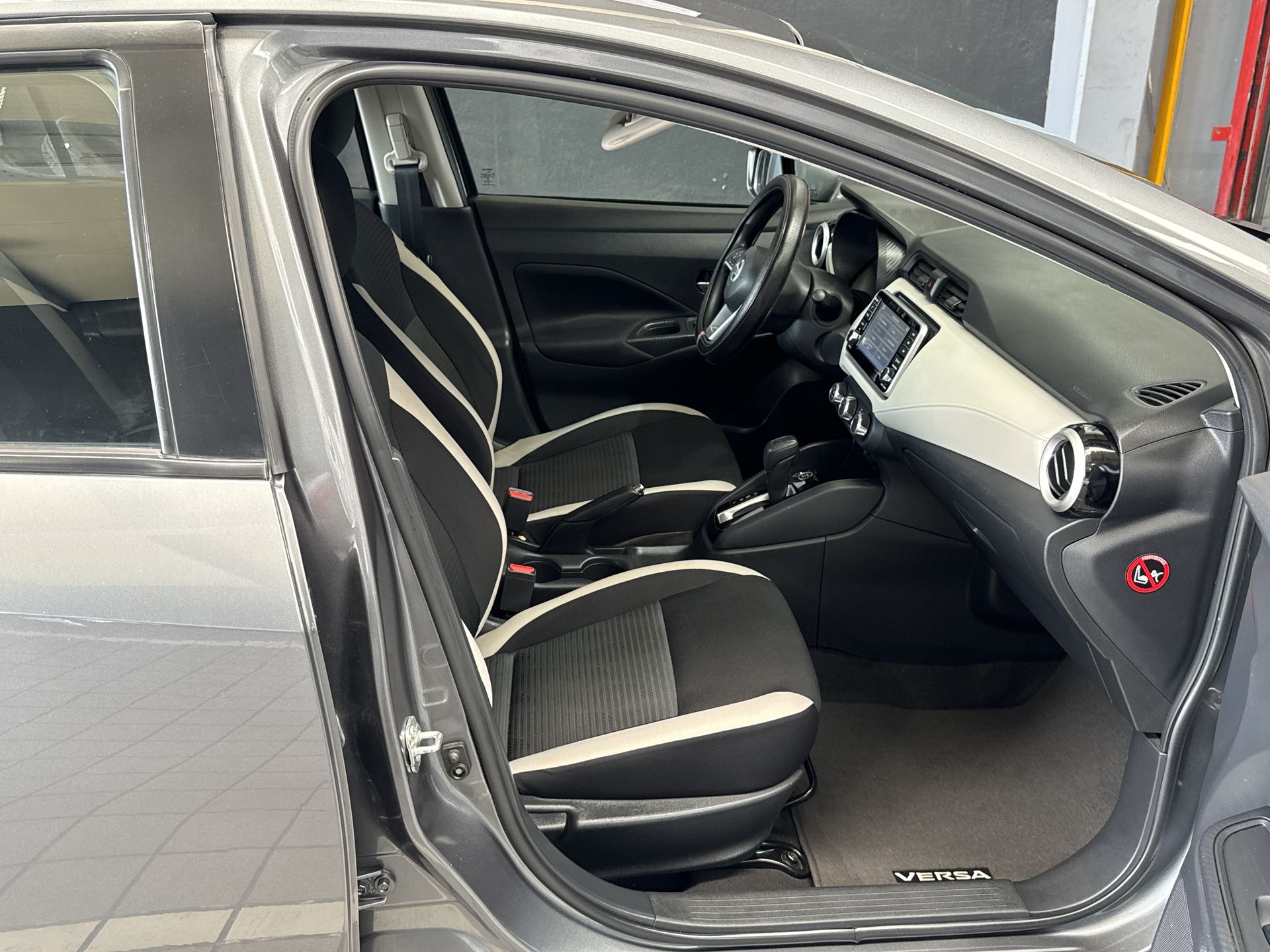 2022 Nissan VERSA ADVANCE CVT 22