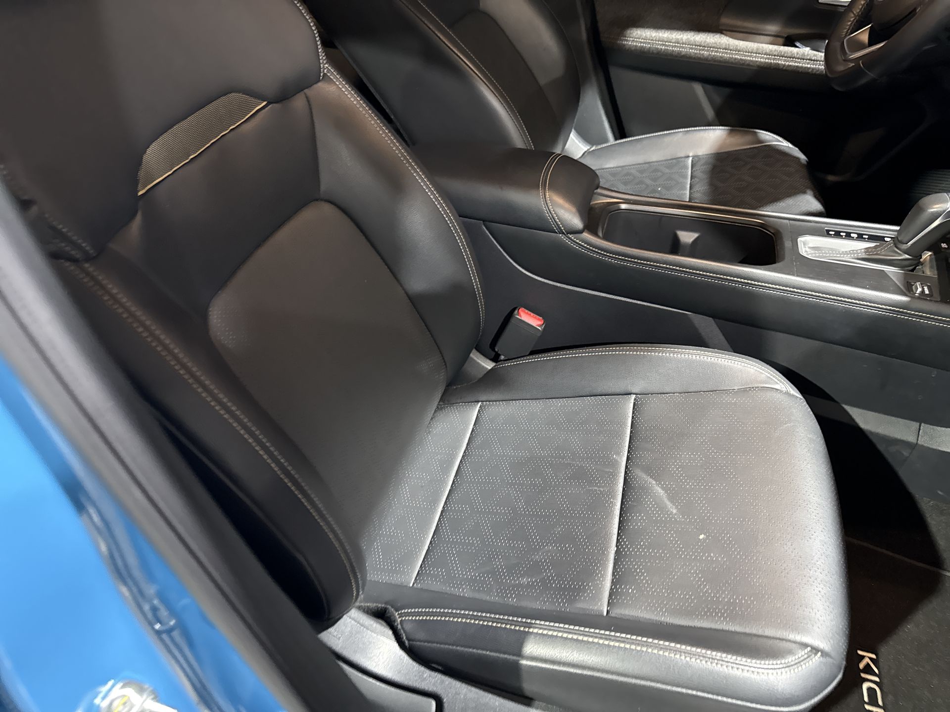 2025 Nissan KICKS PLATINUM CVT