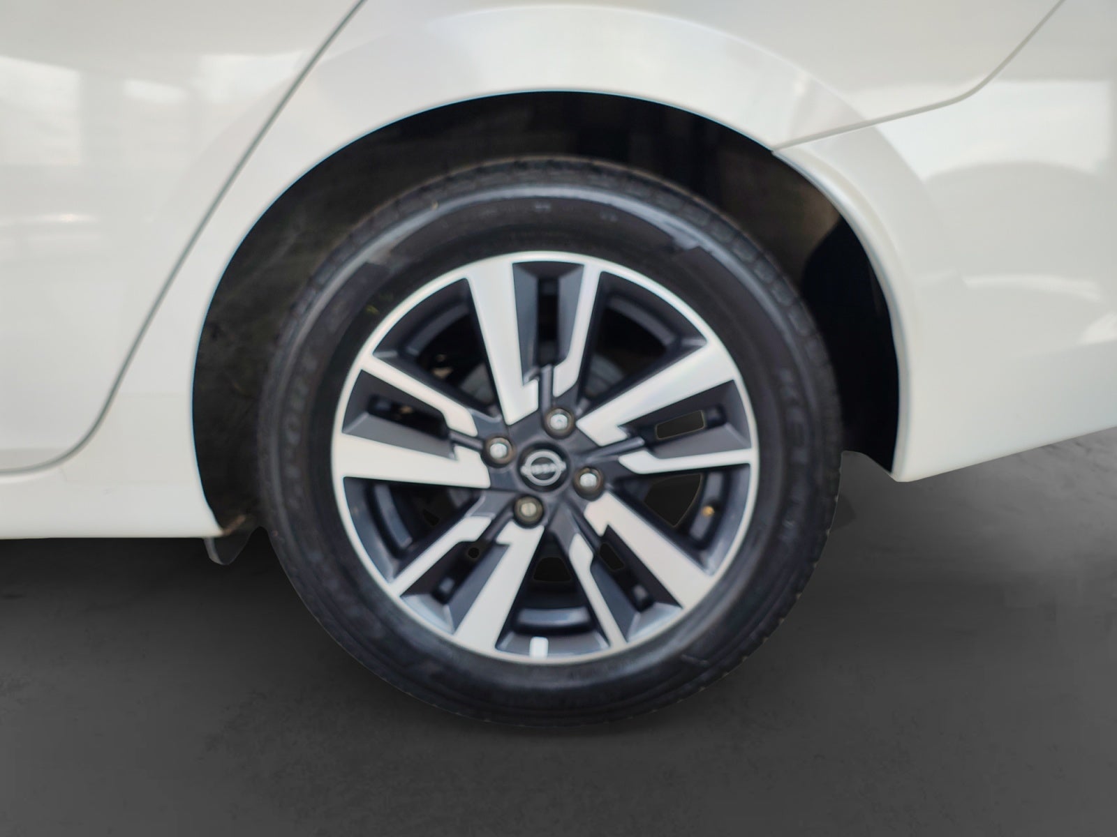 2023 Nissan VERSA ADVANCE MT 23
