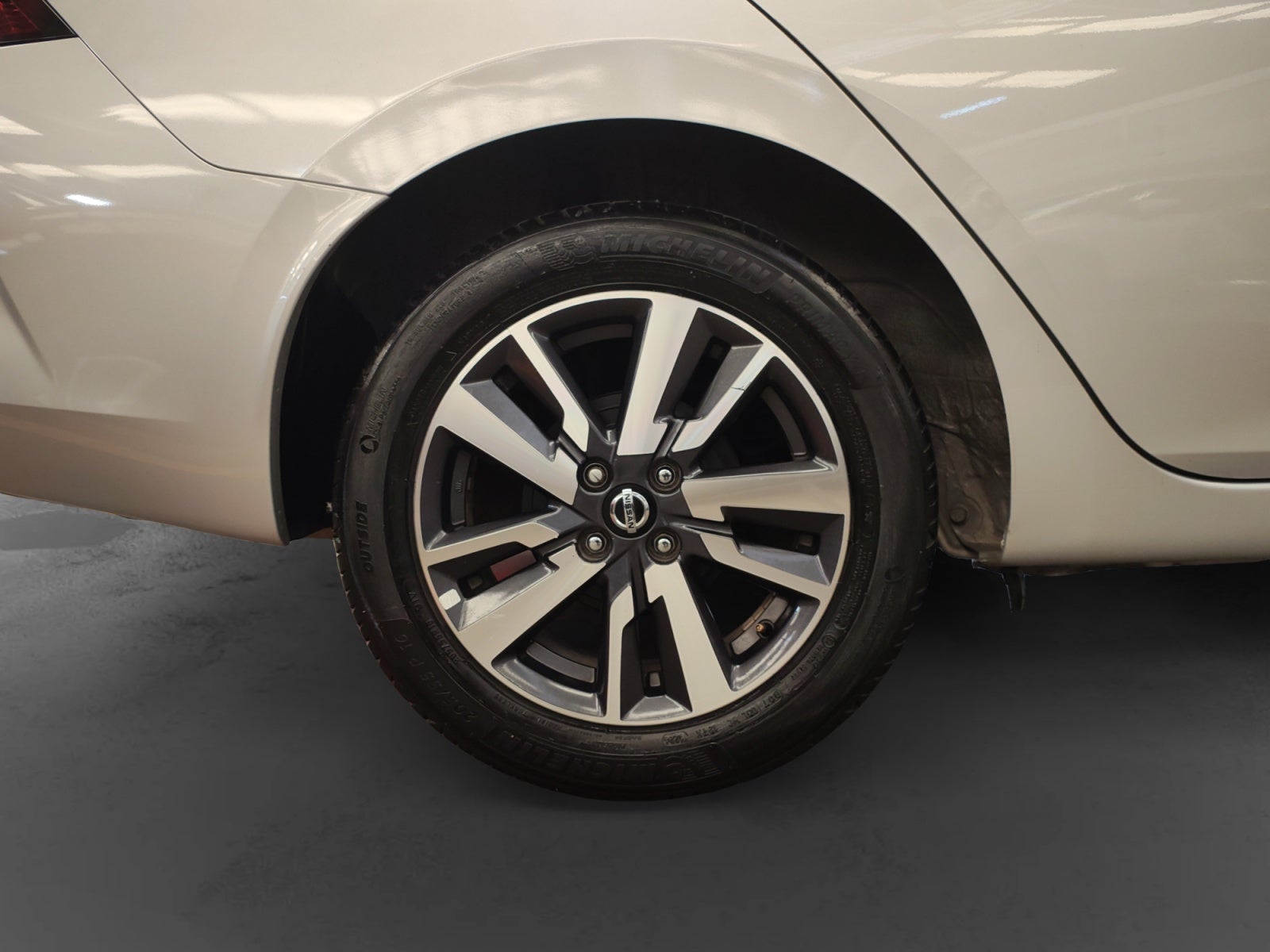 2022 Nissan VERSA ADVANCE CVT 22