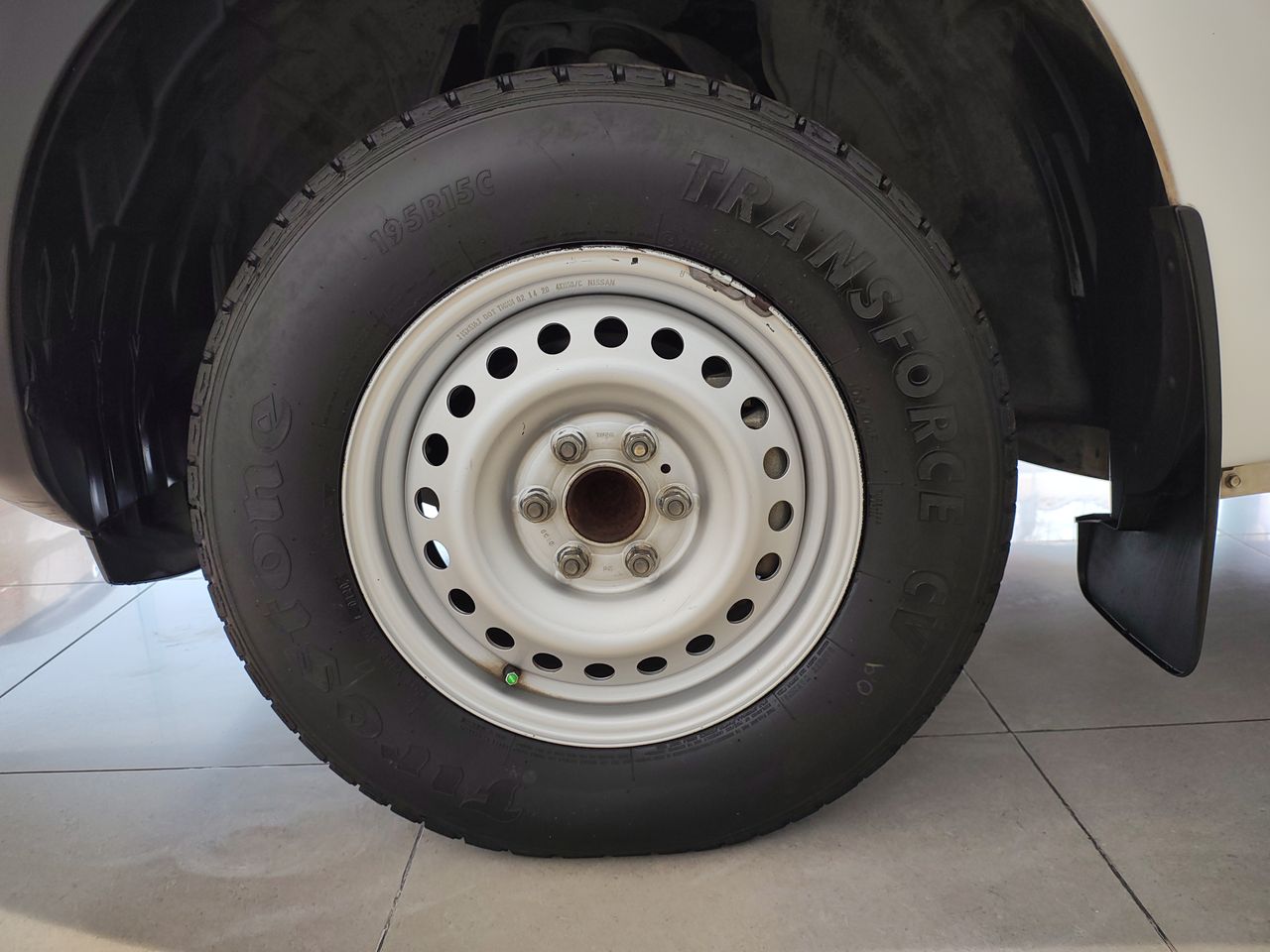 2020 Nissan NP300 DOBLE CABINA SE TM AC PAQ SEG 6VEL