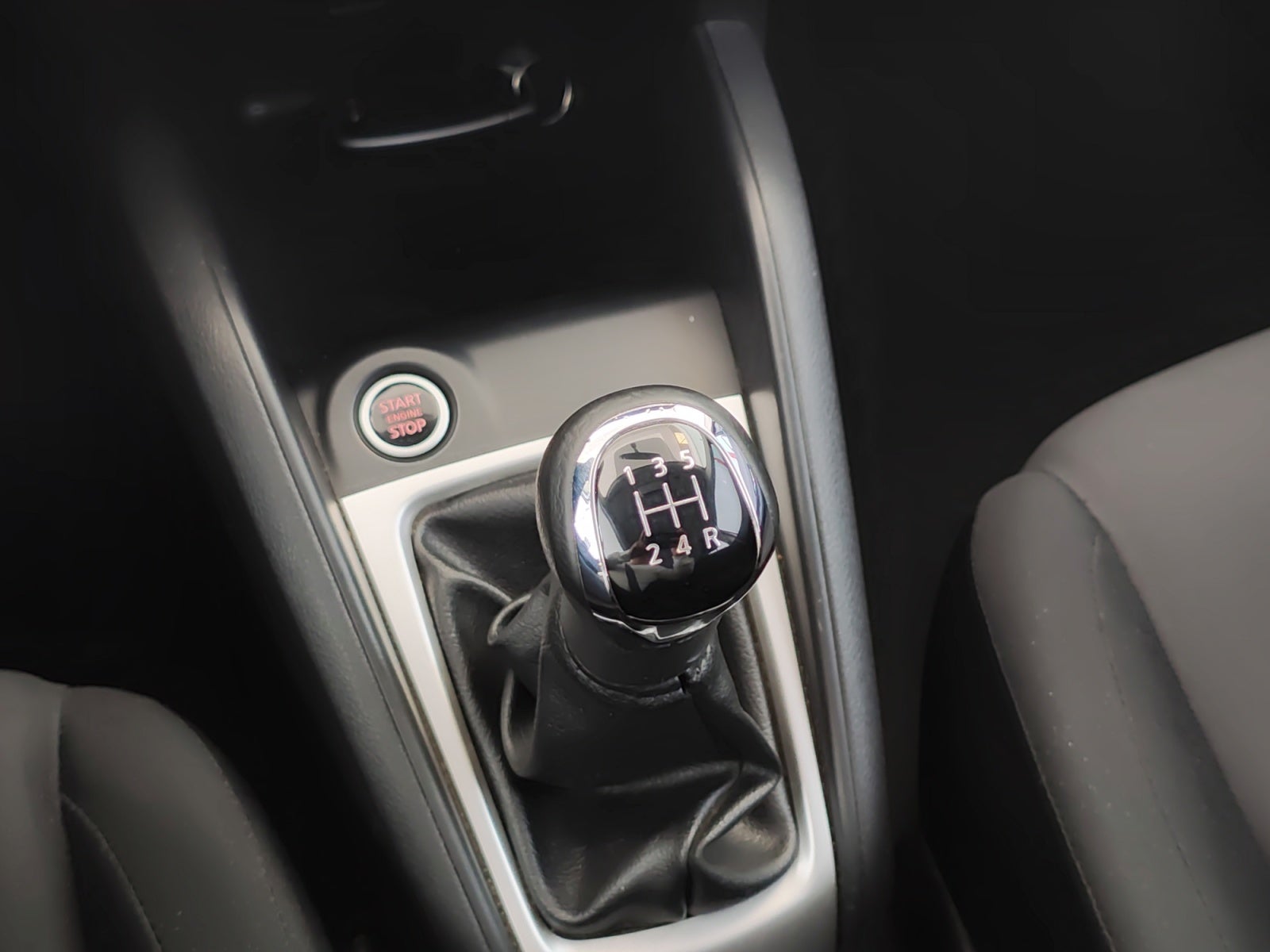 2023 Nissan KICKS ADVANCE 1.6 LTS MT 23