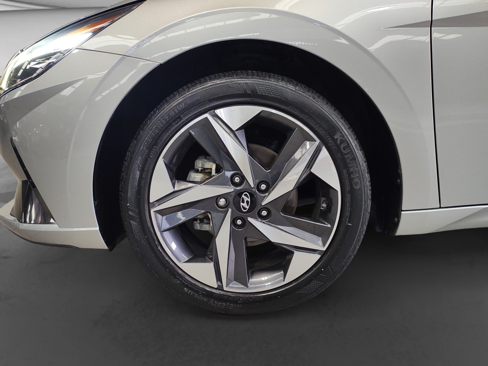 2023 Hyundai ELANTRA LIMITED TECH IVT