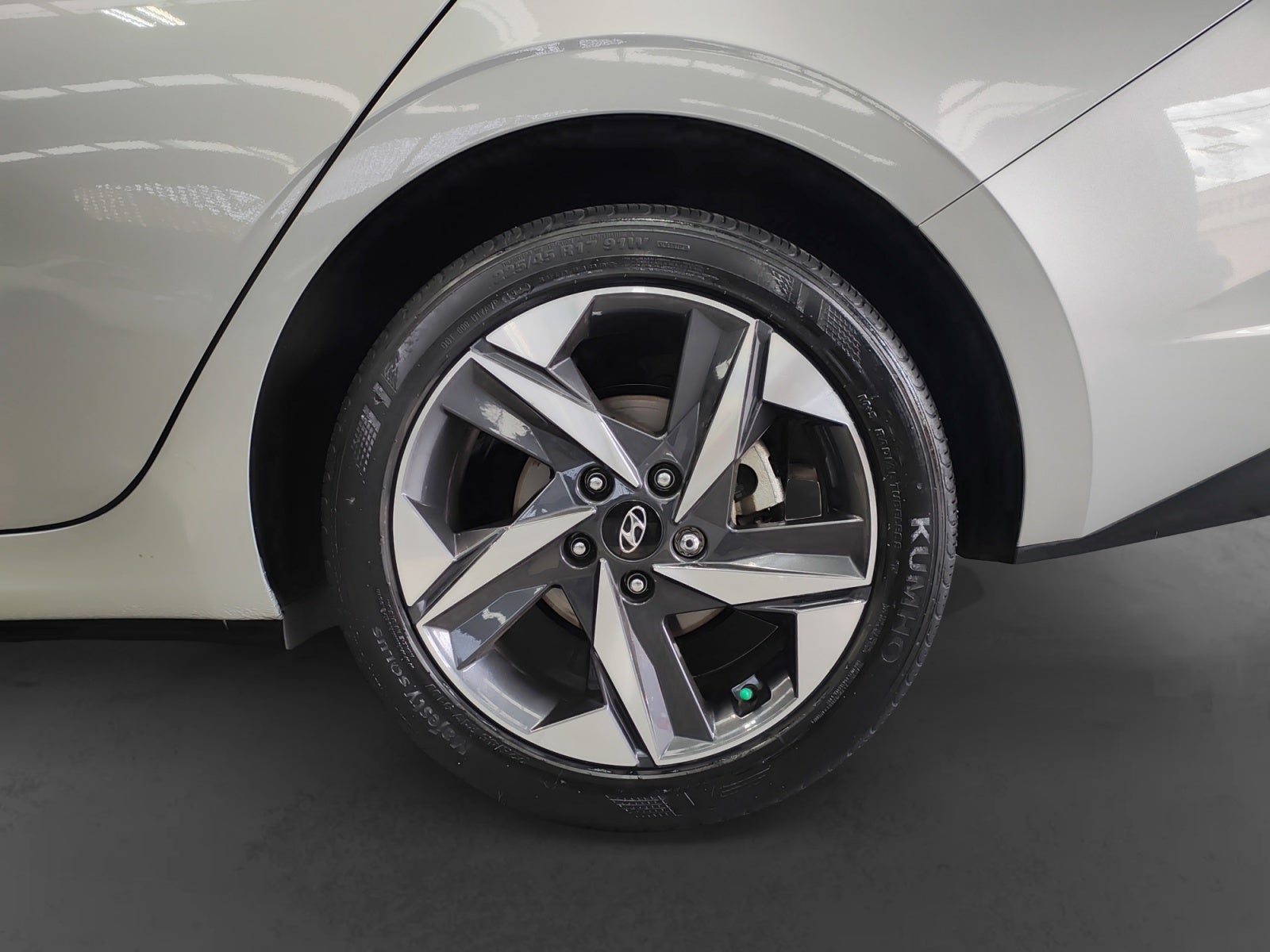 2023 Hyundai ELANTRA LIMITED TECH IVT