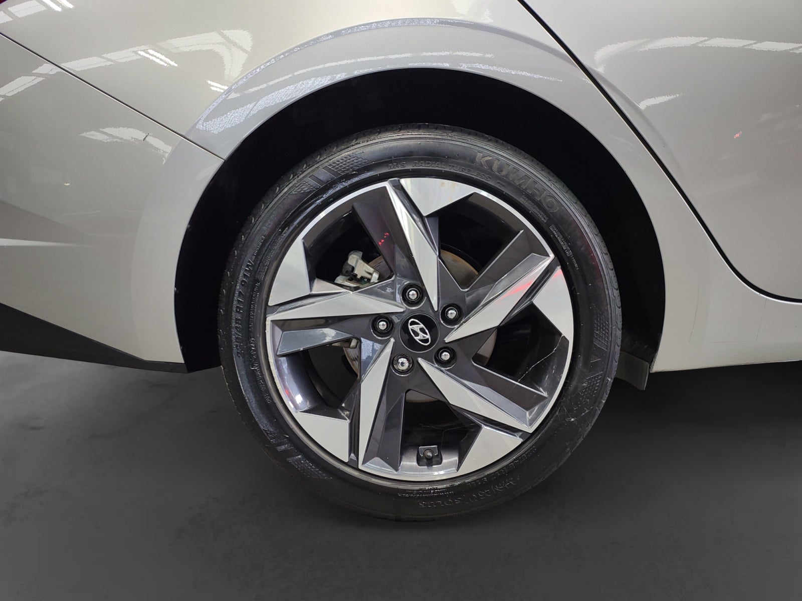 2023 Hyundai ELANTRA LIMITED TECH IVT
