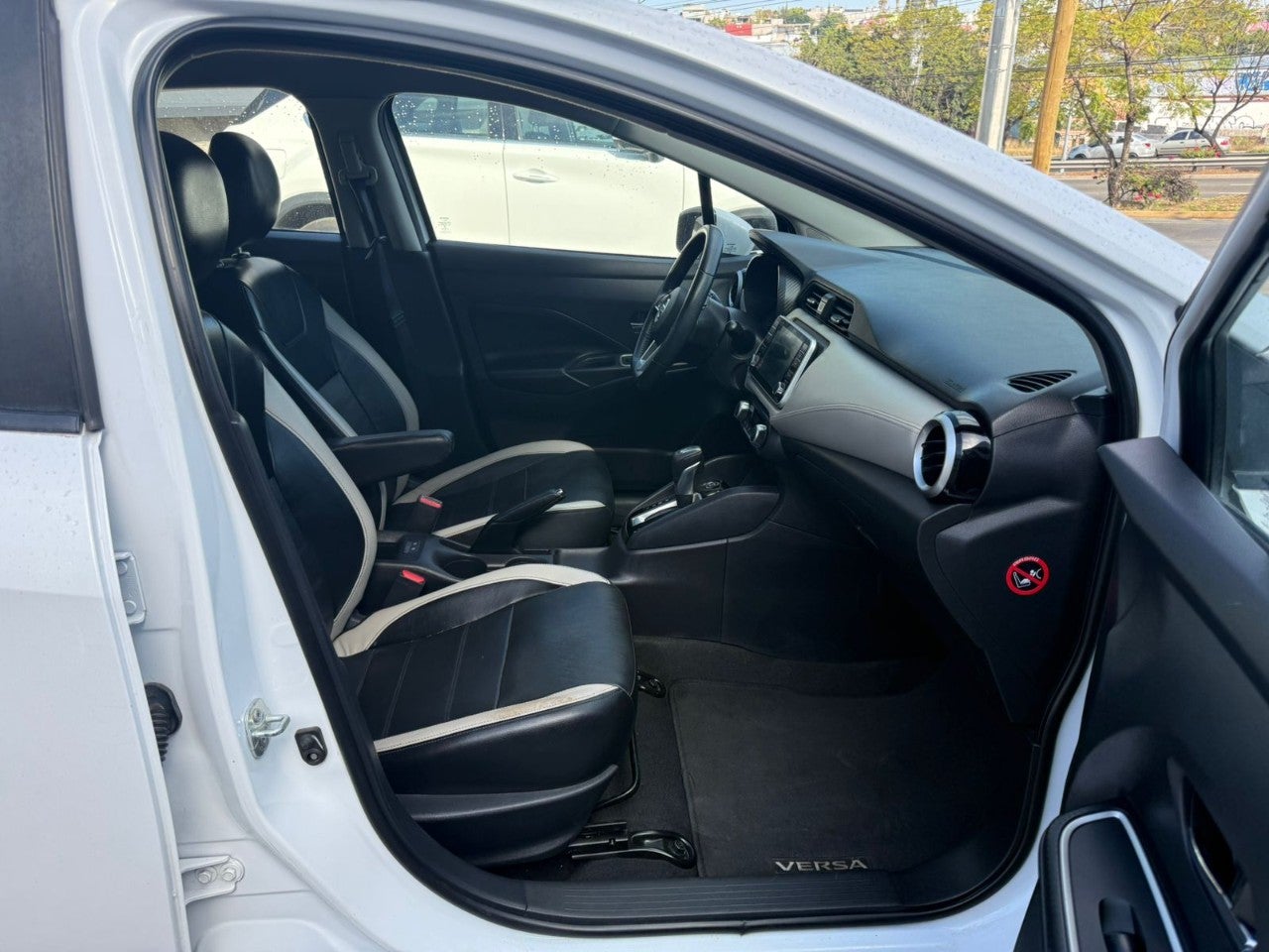 2021 Nissan VERSA PLATINUM CVT 21