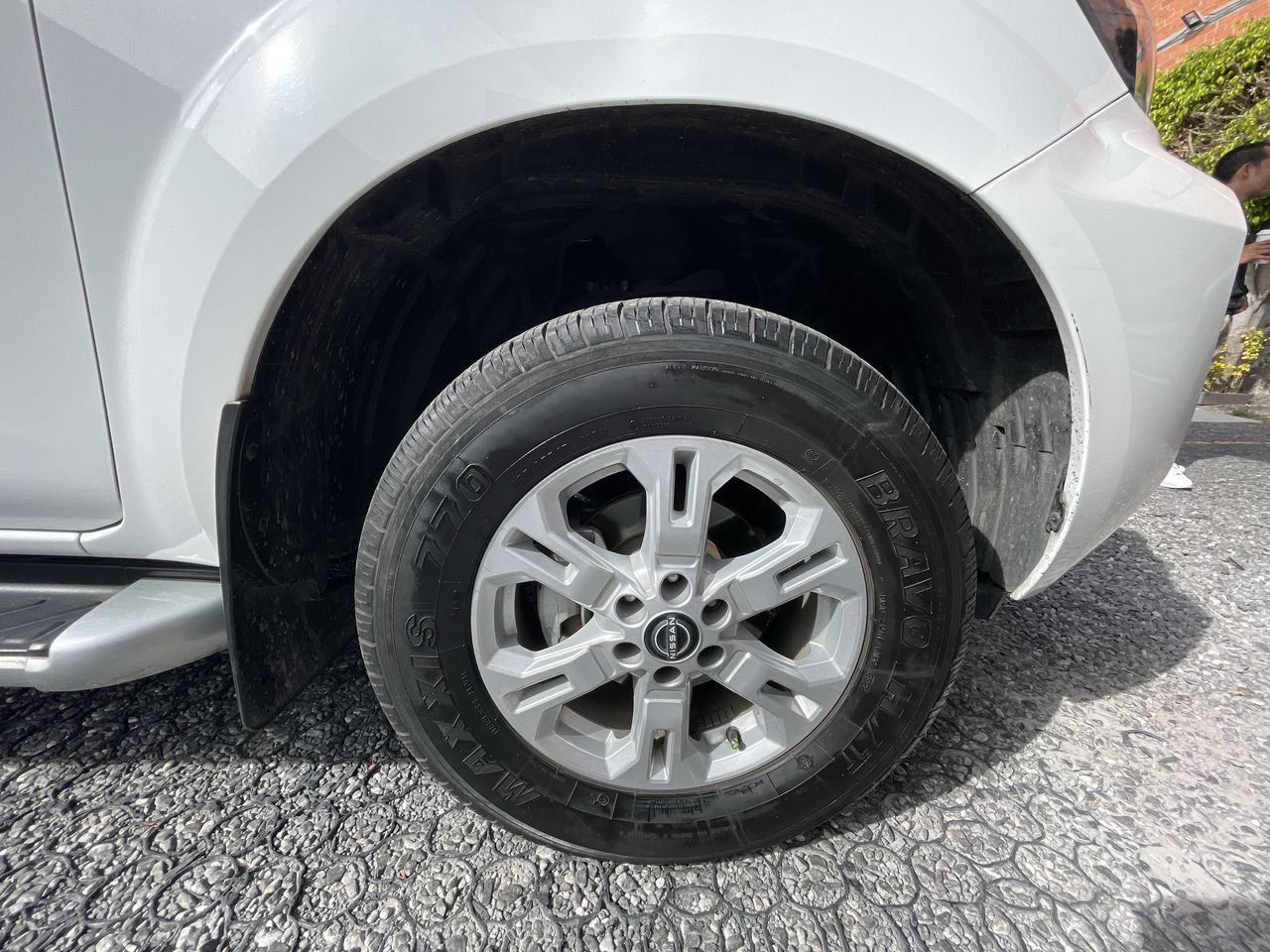 2023 Nissan FRONTIER LE TM 23