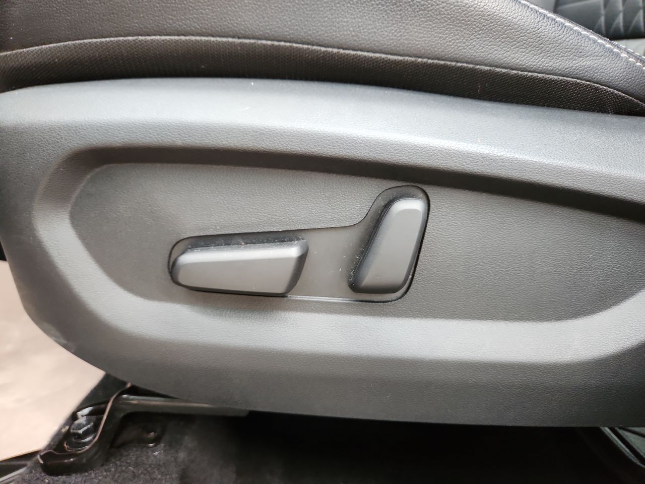 2024 Kia SONET SX IVT