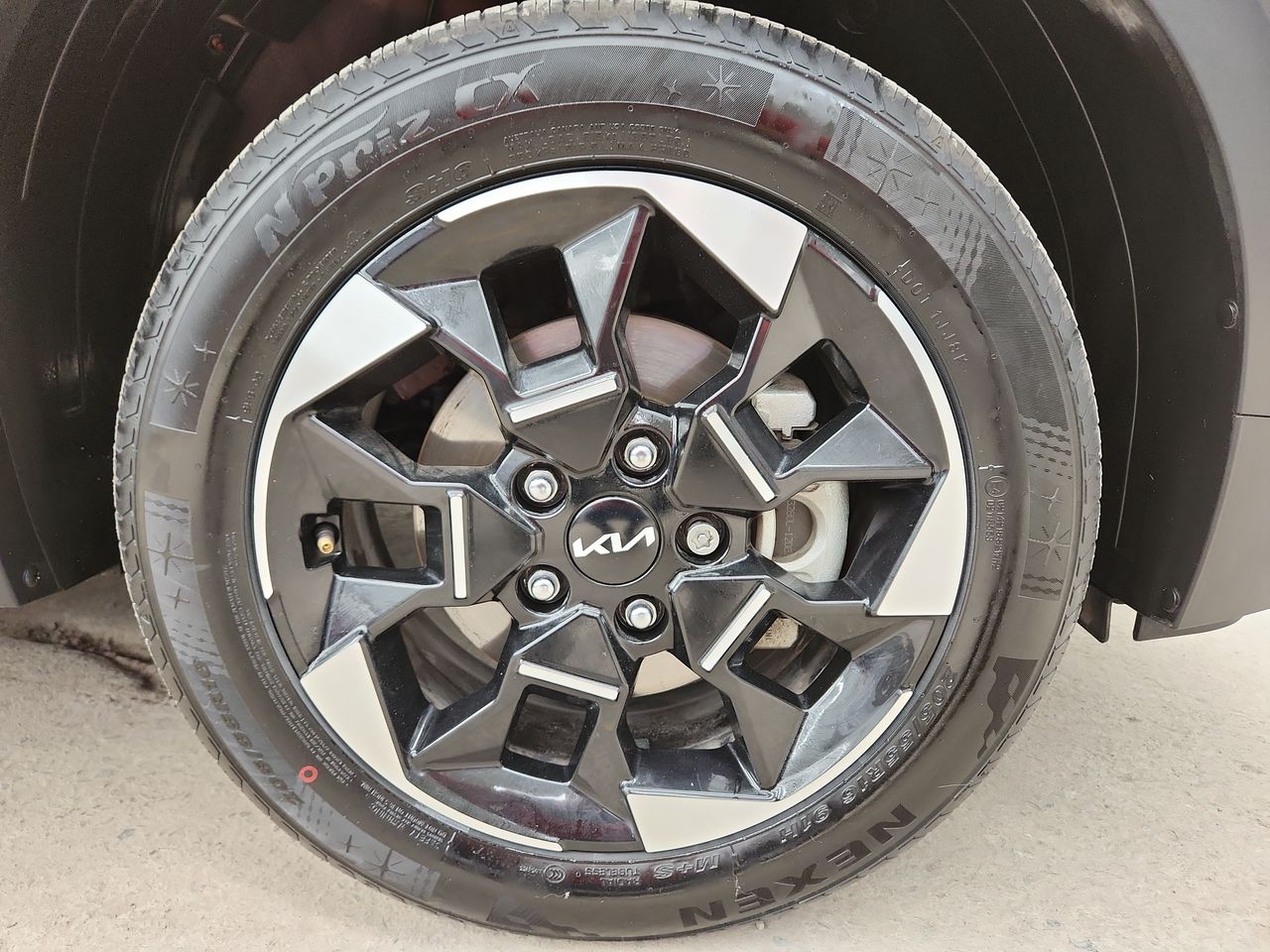 2024 Kia SONET SX IVT