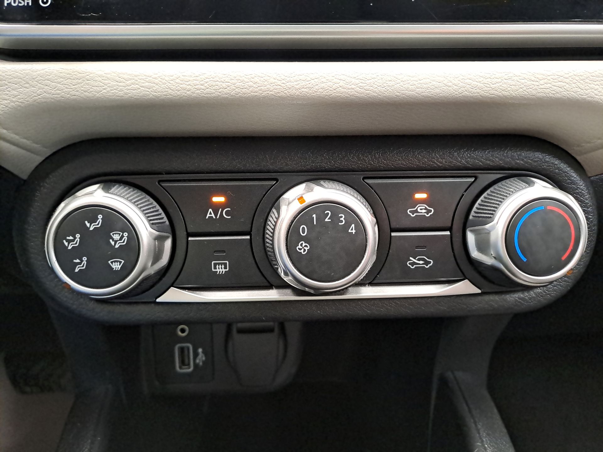 2022 Nissan VERSA ADVANCE CVT 22