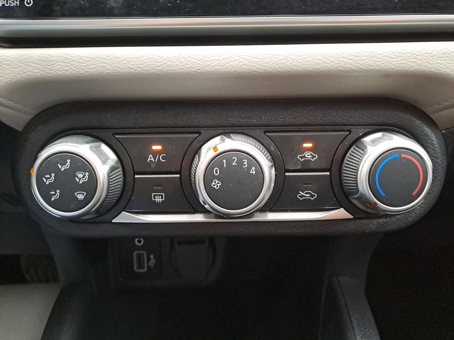 2022 Nissan VERSA ADVANCE CVT 22