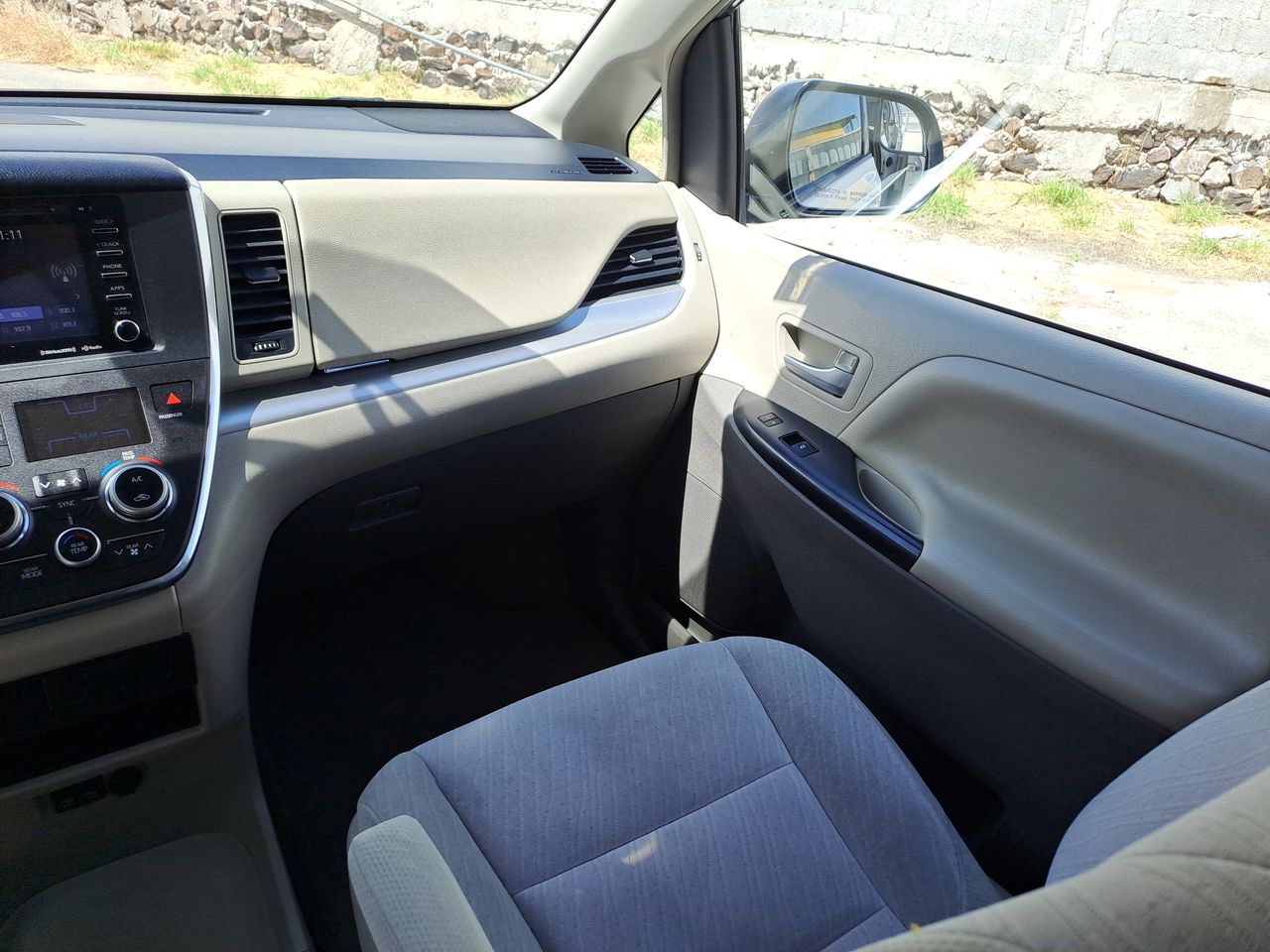 2018 Toyota SIENNA LE