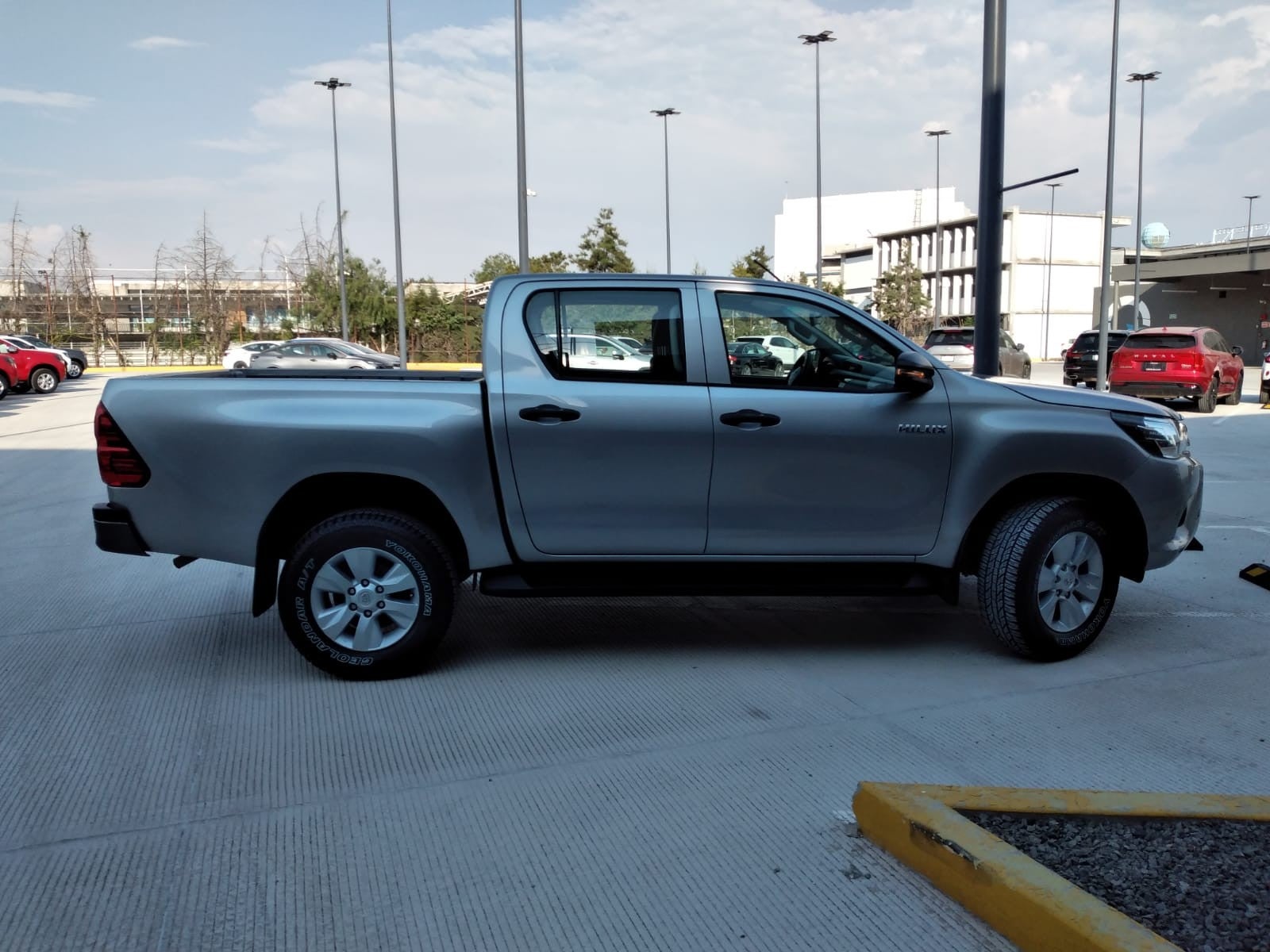 2020 Toyota HILUX D-CAB SR 5MT 4X2