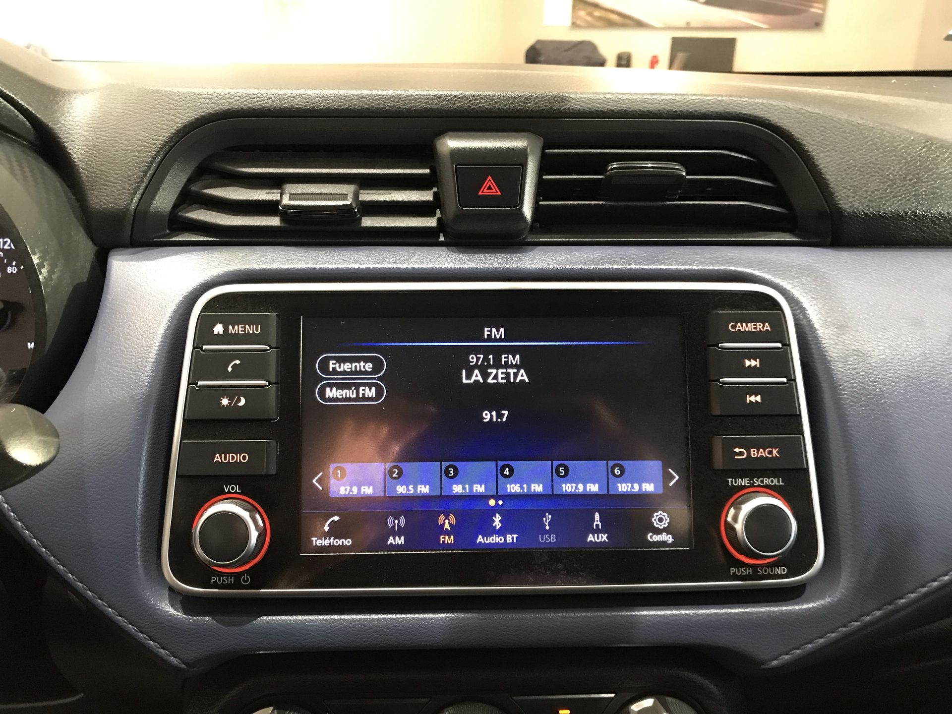 2023 Nissan VERSA ADVANCE MT 23