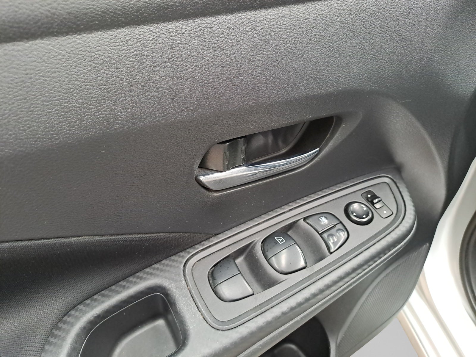 2021 Nissan VERSA ADVANCE MT 21