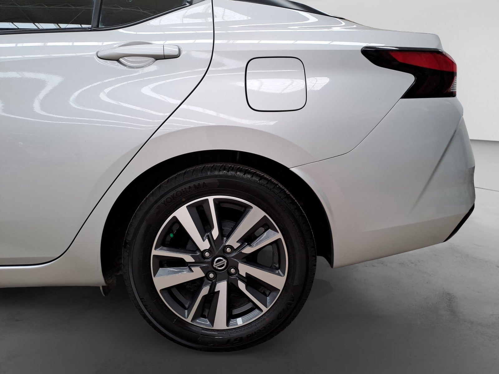 2021 Nissan VERSA ADVANCE MT 21