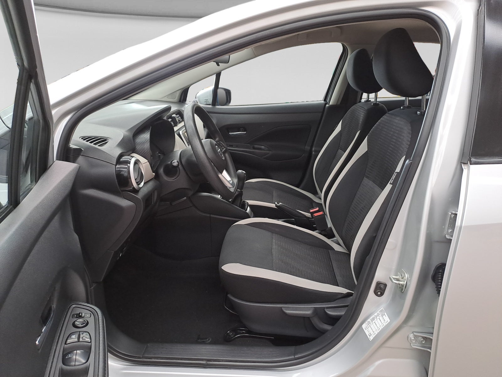 2021 Nissan VERSA ADVANCE MT 21