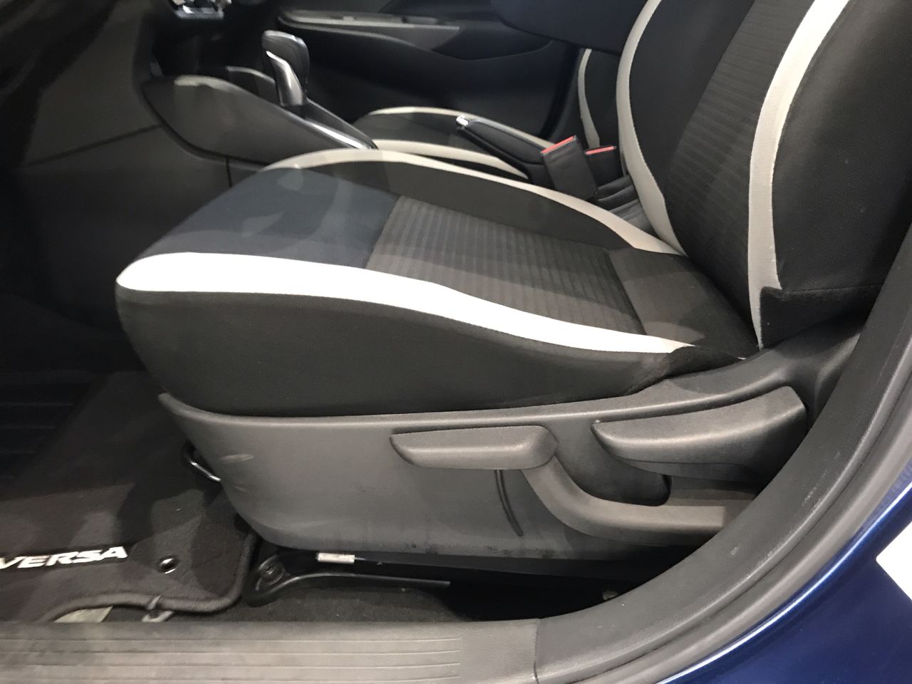 2021 Nissan VERSA ADVANCE CVT 21