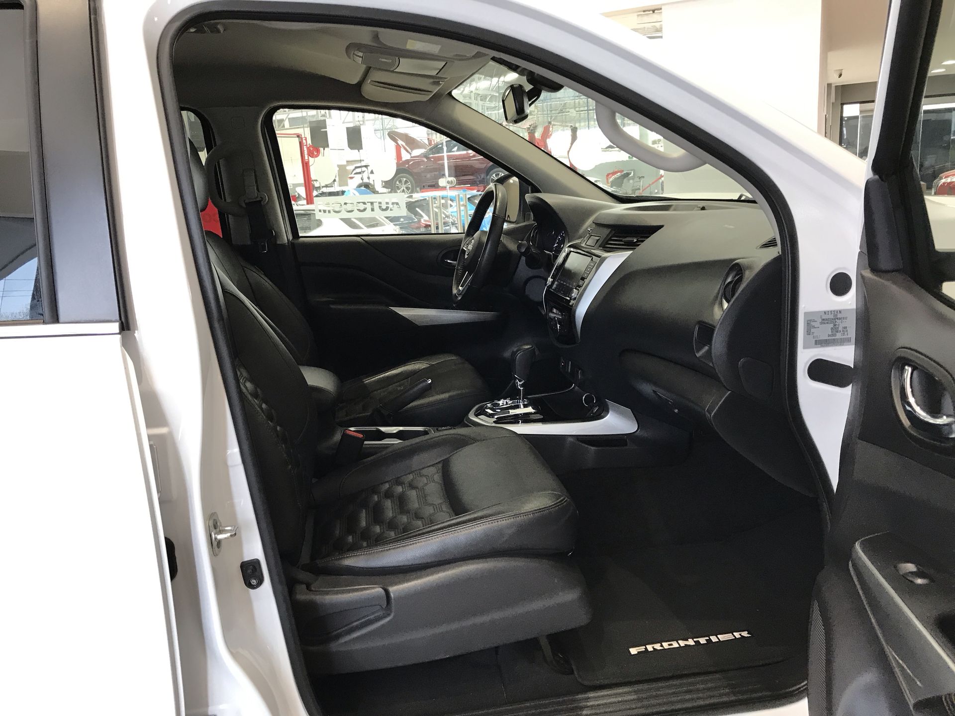 2023 Nissan FRONTIER PLATINUM LE TA 23