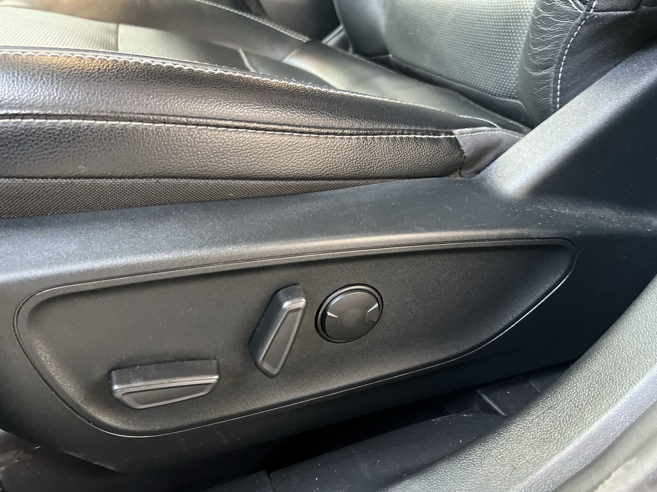 2020 Ford ESCAPE TITANIUM ECOBOOST 2.0L