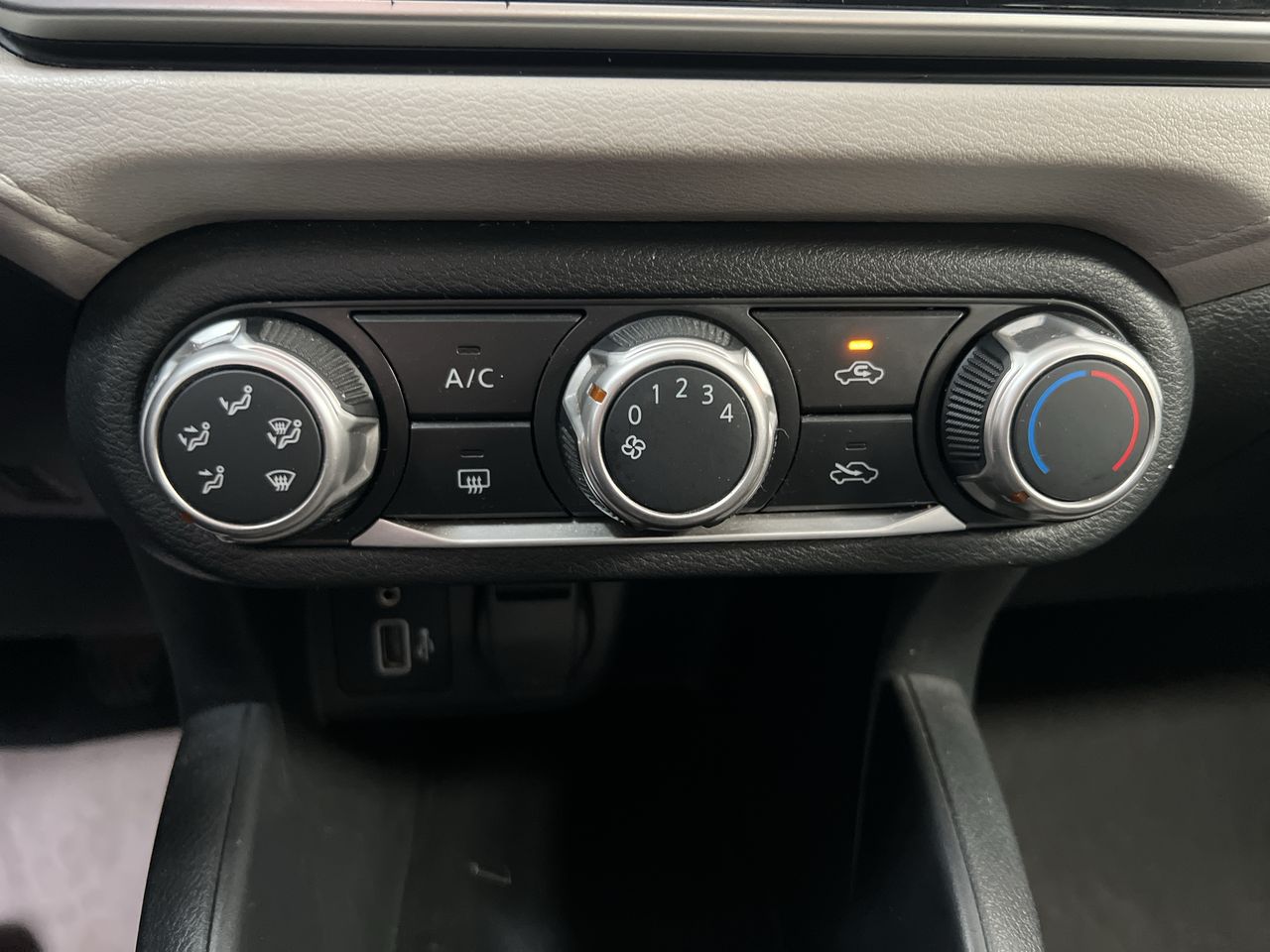2021 Nissan VERSA ADVANCE MT 21