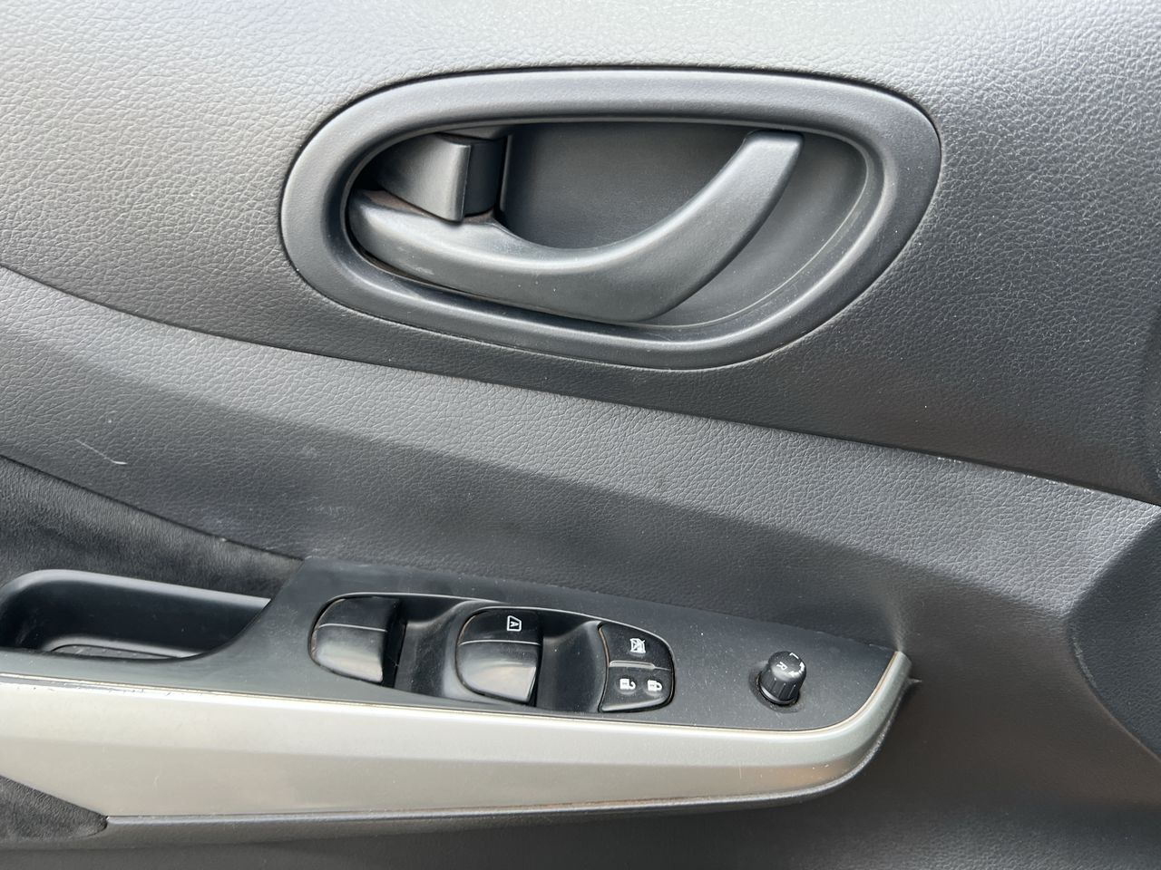 2020 Nissan NP300 FRONTIER XE T/M AC PAQ. SEG.6 VEL