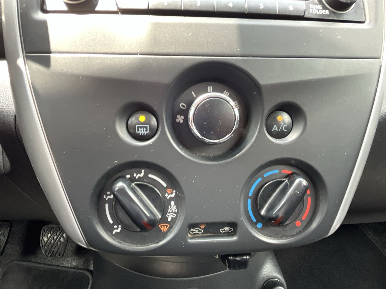 2019 Nissan VERSA ADVANCE MT AC