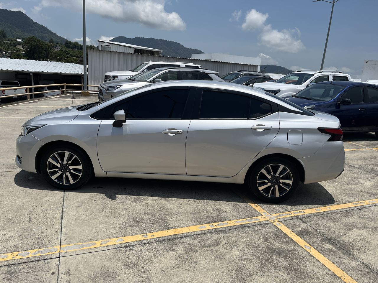 2023 Nissan VERSA ADVANCE MT 23