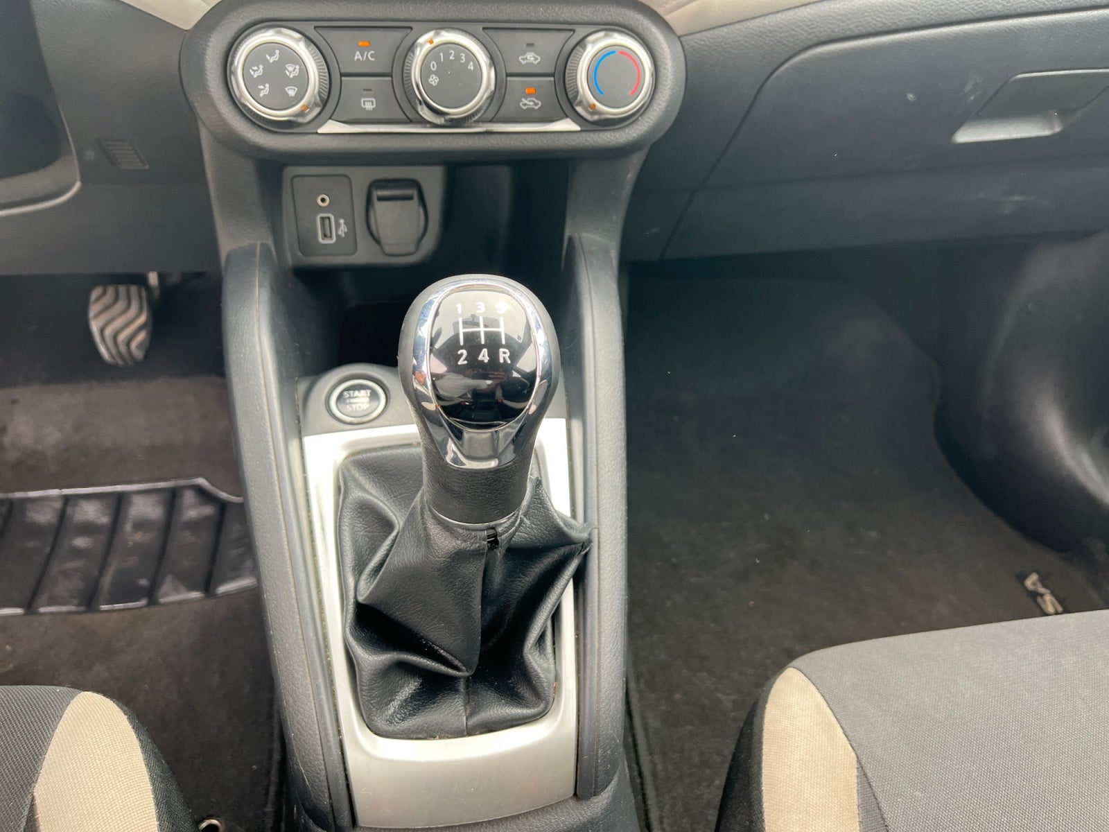 2022 Nissan VERSA ADVANCE MT 22