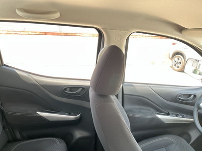2020 Nissan FRONTIER DOBLE CABINA SE TM AC PAQ SEG 6VEL