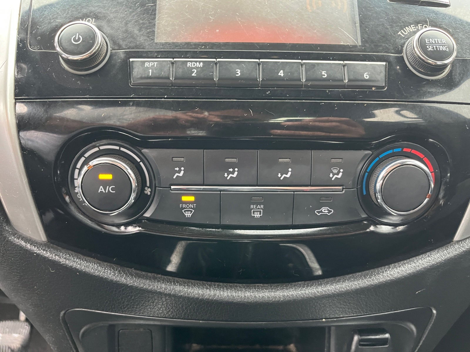 2020 Nissan FRONTIER LE TM AC