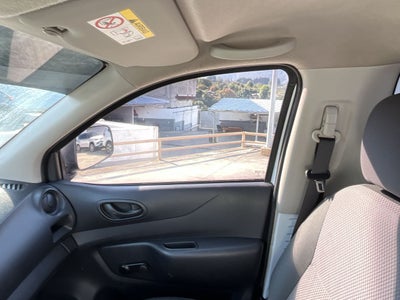 2020 Nissan NP300 CHASIS CAB. TM DH AC PAQ. SEG. VDC 6 VEL