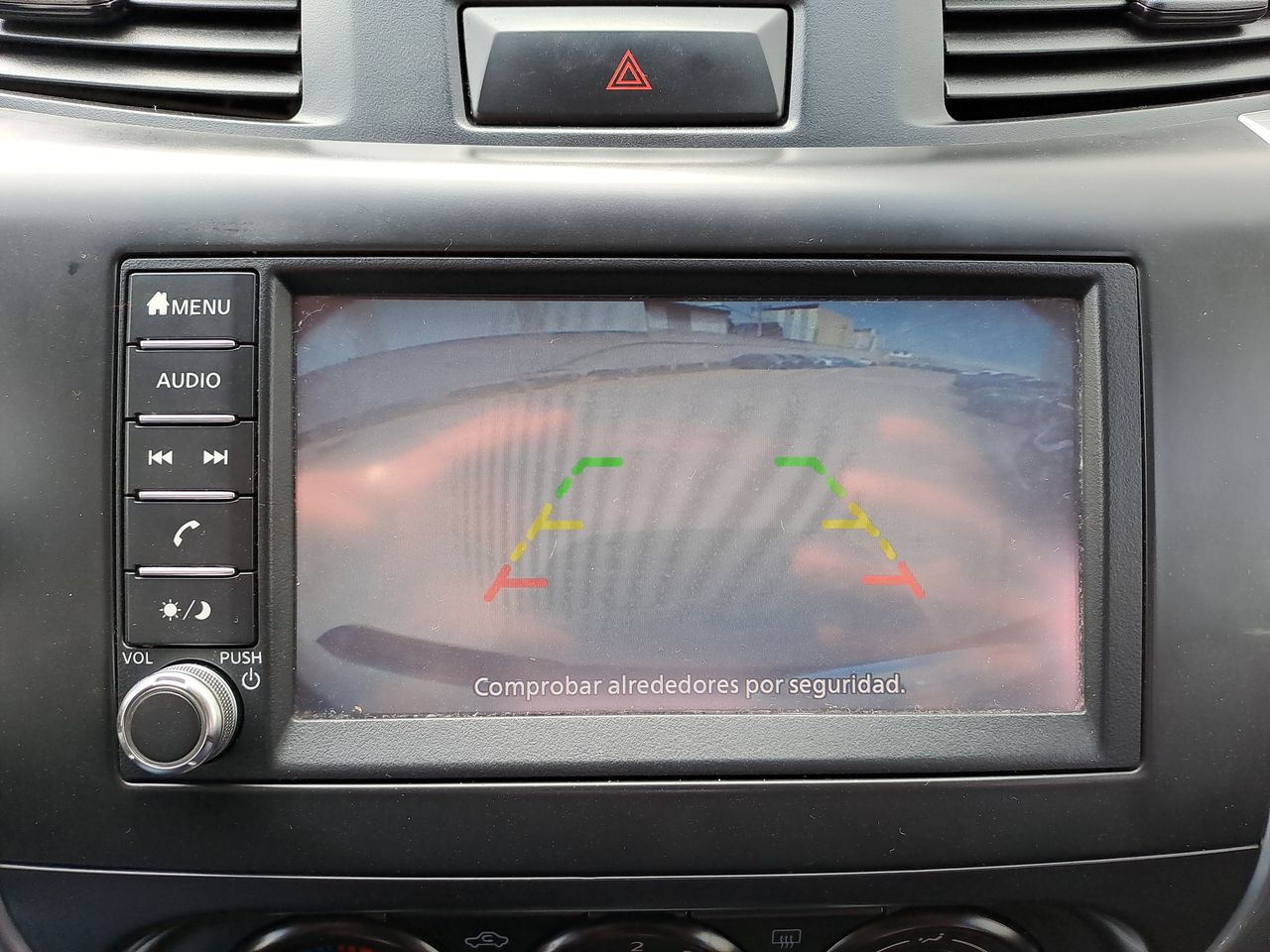 2022 Nissan FRONTIER LE TA 22