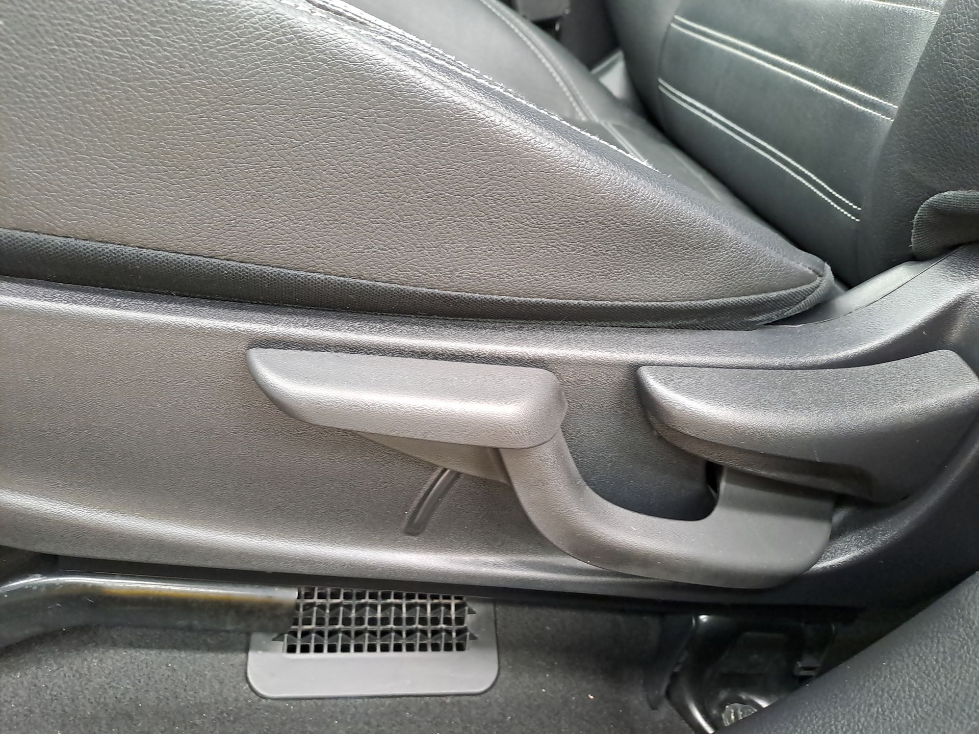 2024 Nissan KICKS PLATINUM E-POWER 24