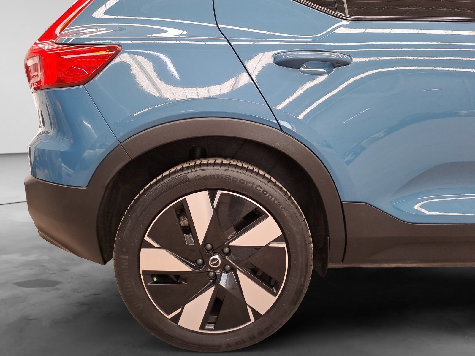 2024 Volvo XC40 RECHARGE PLUS PURE ELECTRIC