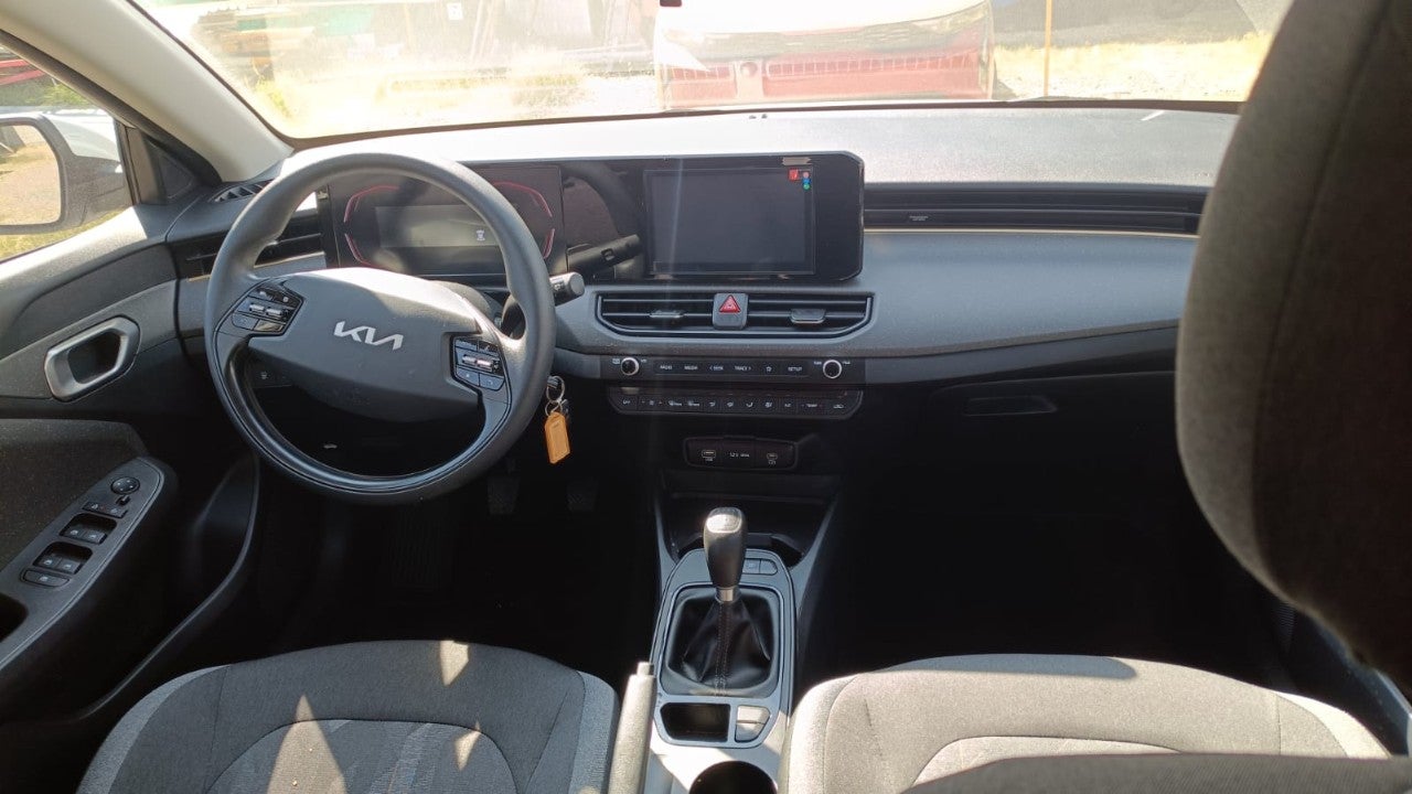 2025 Kia K3 LX MT