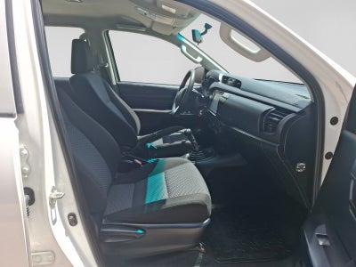 2023 Toyota HILUX D-CAB BASE